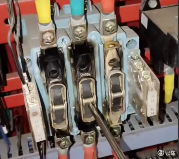 透过霸到蓄电池,深度了解汽车启停电池(图3) 油车启停电池使用场景_启停电瓶作用原理_汽车电池焊接