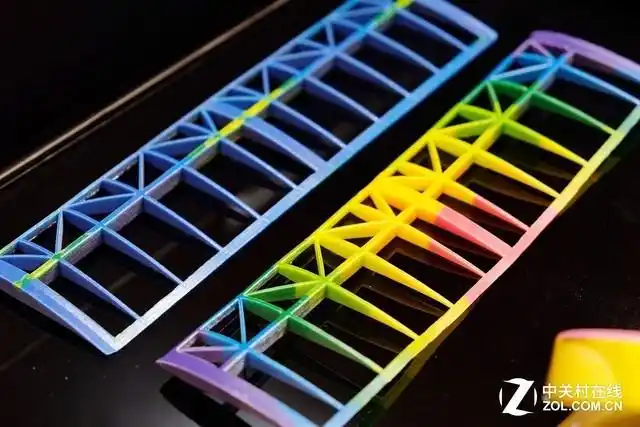 未来趋势:色彩技术突破引爆2018彩色3D打印元年(图36) Polyjet全彩3D打印技术_Stratasys J750彩色3D打印机_3d打印fdm技术