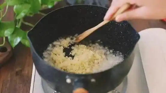 小丫厨房:没有锅也能做出美味烤鱼?教你用纸做佳肴(图14) 纸上烤鱼做法_油纸酸菜烤鱼做法_蚝油纸包鸡菜谱