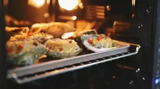 小丫厨房:没有锅也能做出美味烤鱼?教你用纸做佳肴(图16) 油纸酸菜烤鱼做法_纸上烤鱼做法_蚝油纸包鸡菜谱