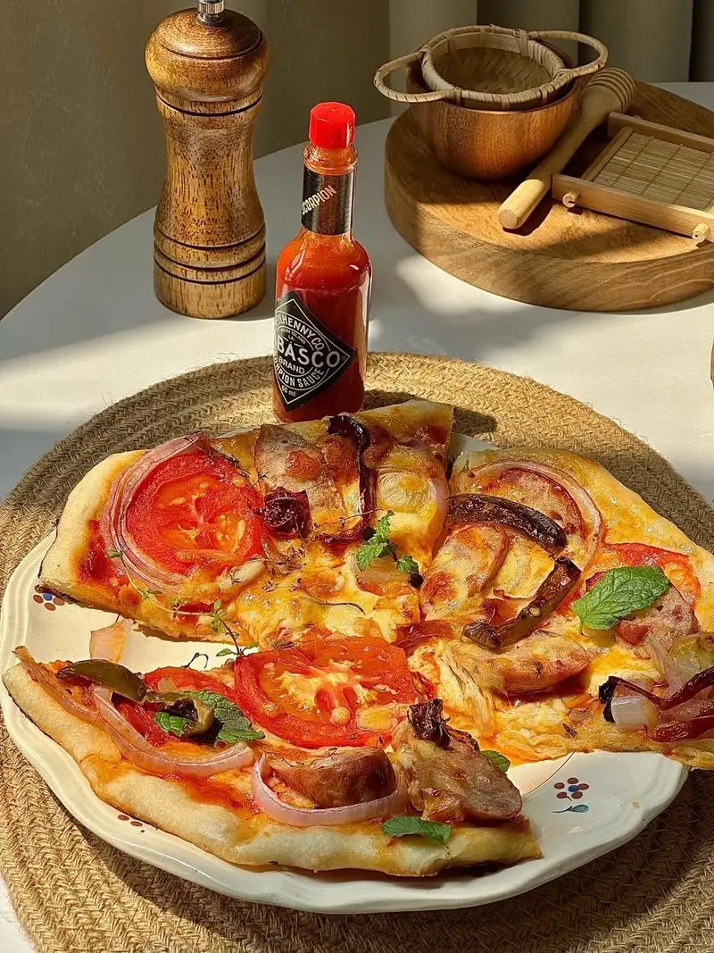 从面团到美味:一步一步教你制作正宗意大利披萨(图1) 意大利披萨食材准备_自制经典意大利披萨做法_微波炉披萨做法