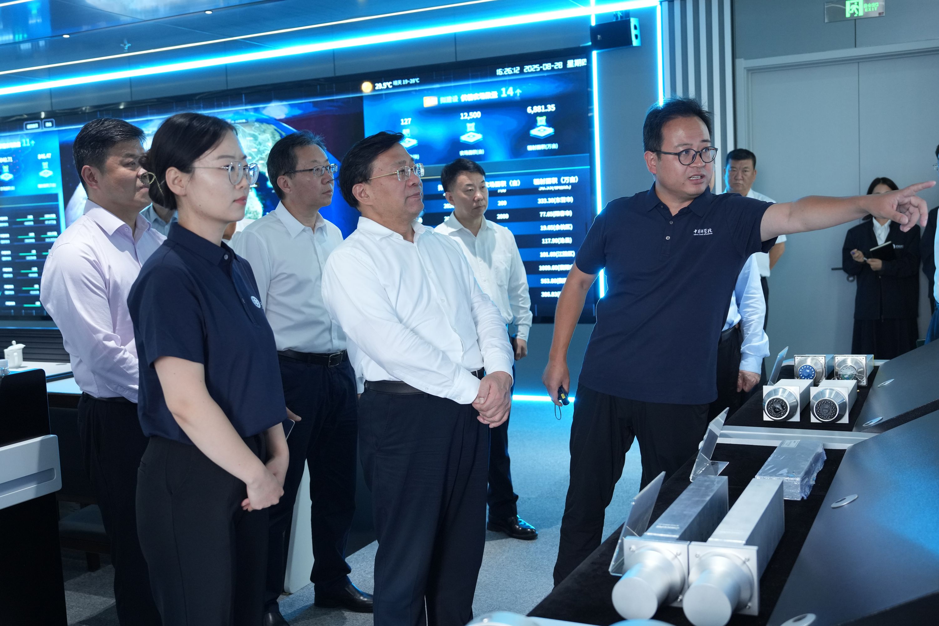 韩俊在河北调研时强调 全力以赴夺取秋粮丰收 大力推动智慧农业发展(图2) 农业防灾减灾救灾_河北农业网站_智慧农业发展