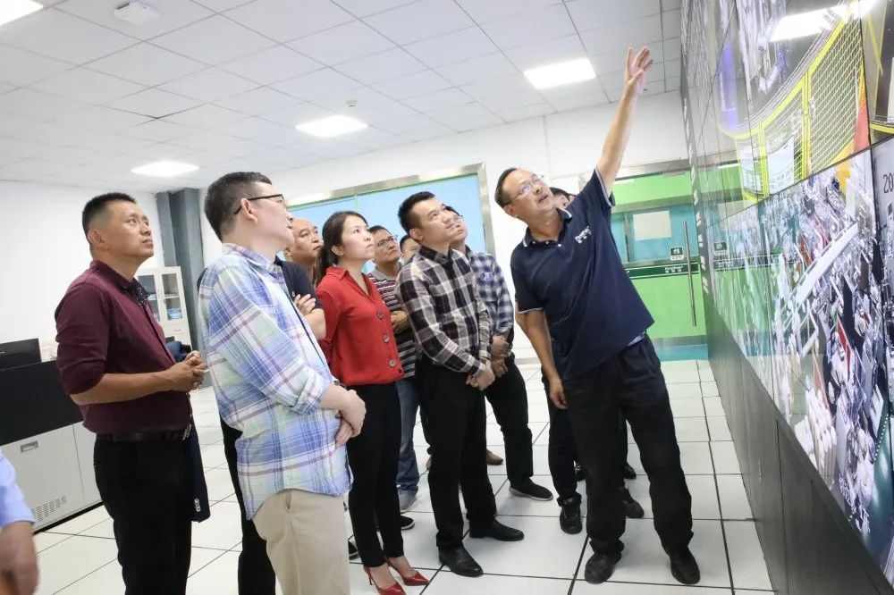 桂林电子科技大学校友会企业家代表到市工业园区考察(图5) 桂林电子科技大学校友会企业家代表来宾市工业园区考察_桂林电子科技大学大学生创业_广西来宾市工业园区招商引资政策