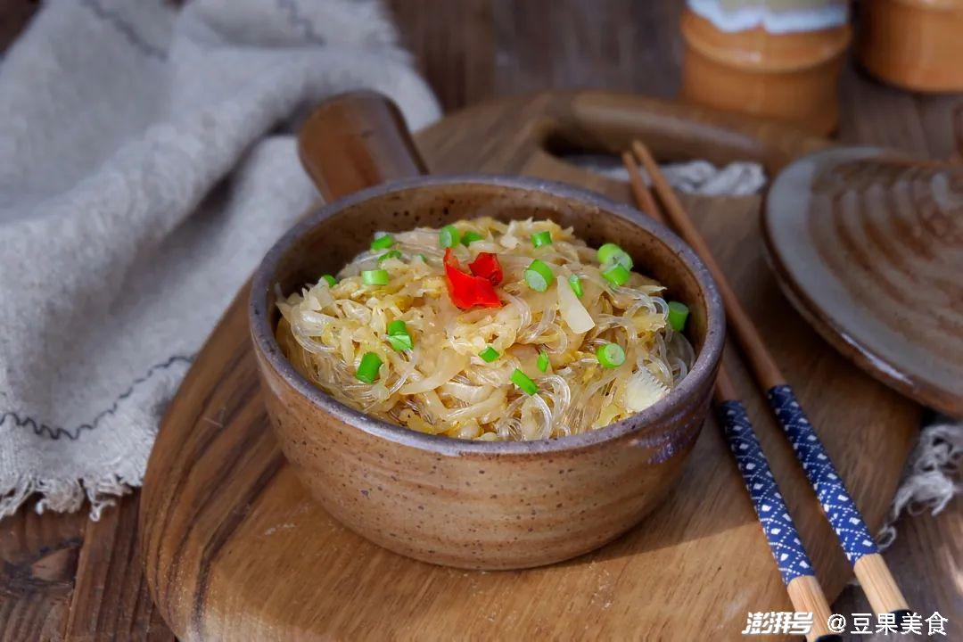 它俩炒一炒,香到邻居找,家里做了这道菜,一盆米饭都嫌少(图1) 渍菜粉做法_酸菜炒粉条食谱_菜菜的美食日记