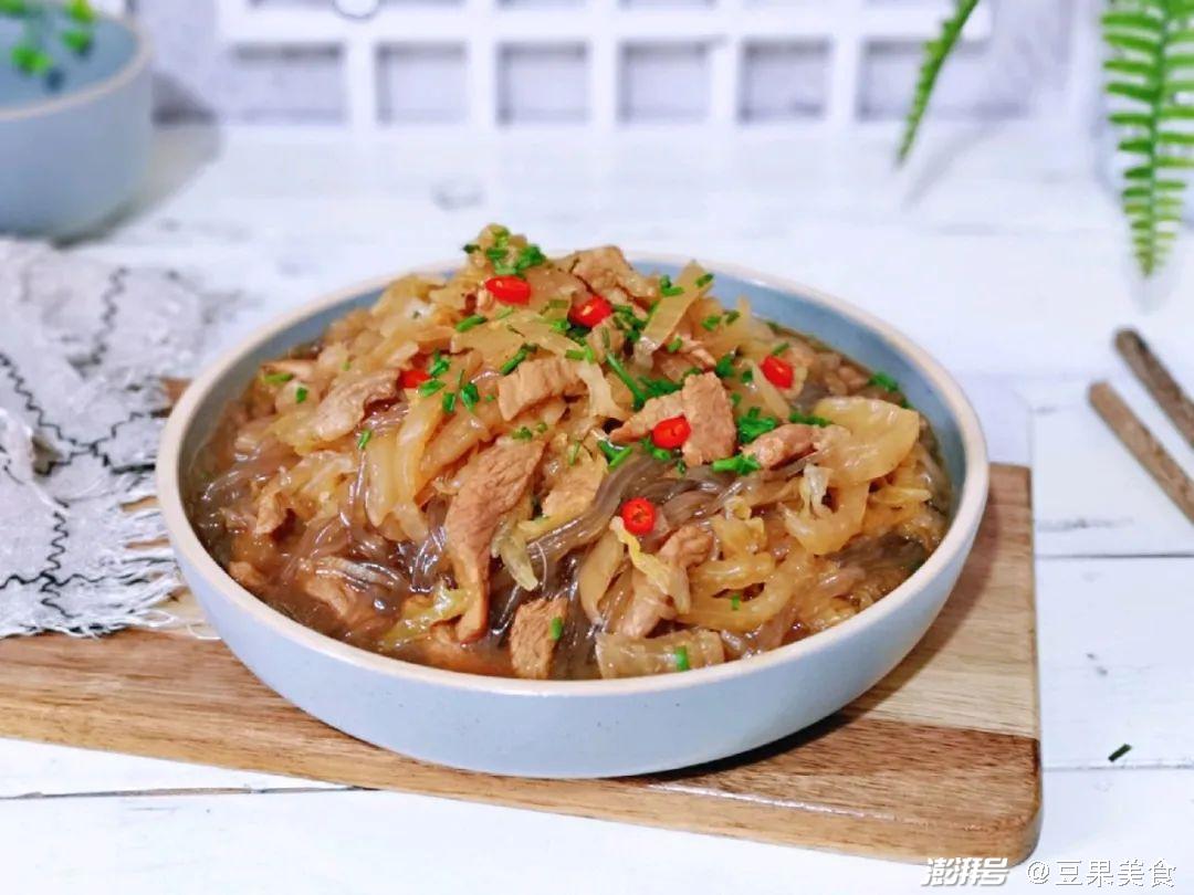 它俩炒一炒,香到邻居找,家里做了这道菜,一盆米饭都嫌少(图3) 渍菜粉做法_菜菜的美食日记_酸菜炒粉条食谱
