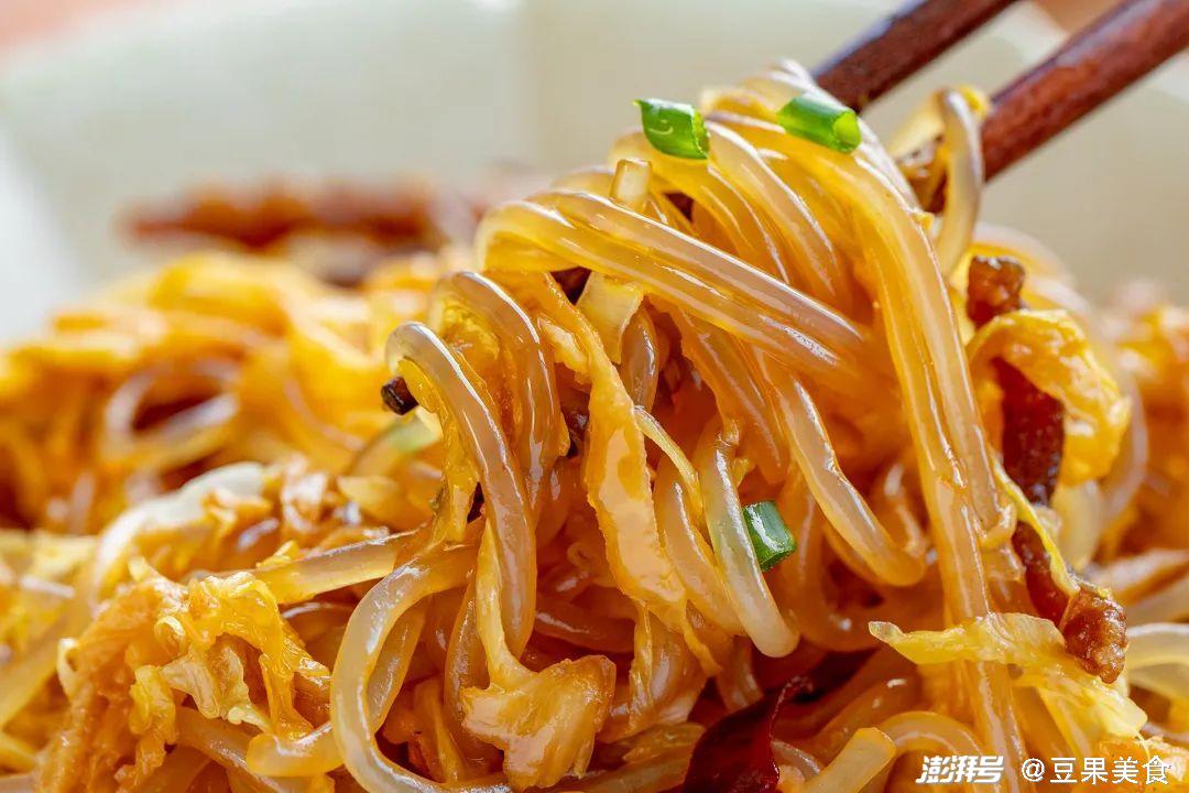 它俩炒一炒,香到邻居找,家里做了这道菜,一盆米饭都嫌少(图4) 渍菜粉做法_酸菜炒粉条食谱_菜菜的美食日记