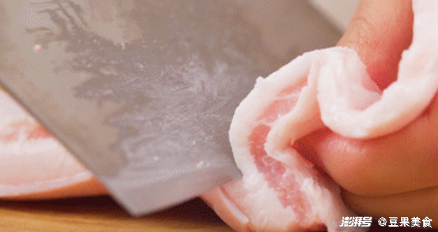 它俩炒一炒,香到邻居找,家里做了这道菜,一盆米饭都嫌少(图7) 渍菜粉做法_菜菜的美食日记_酸菜炒粉条食谱