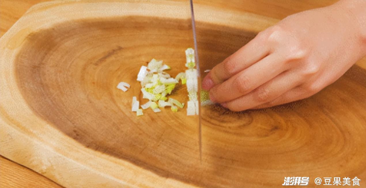 它俩炒一炒,香到邻居找,家里做了这道菜,一盆米饭都嫌少(图8) 渍菜粉做法_酸菜炒粉条食谱_菜菜的美食日记