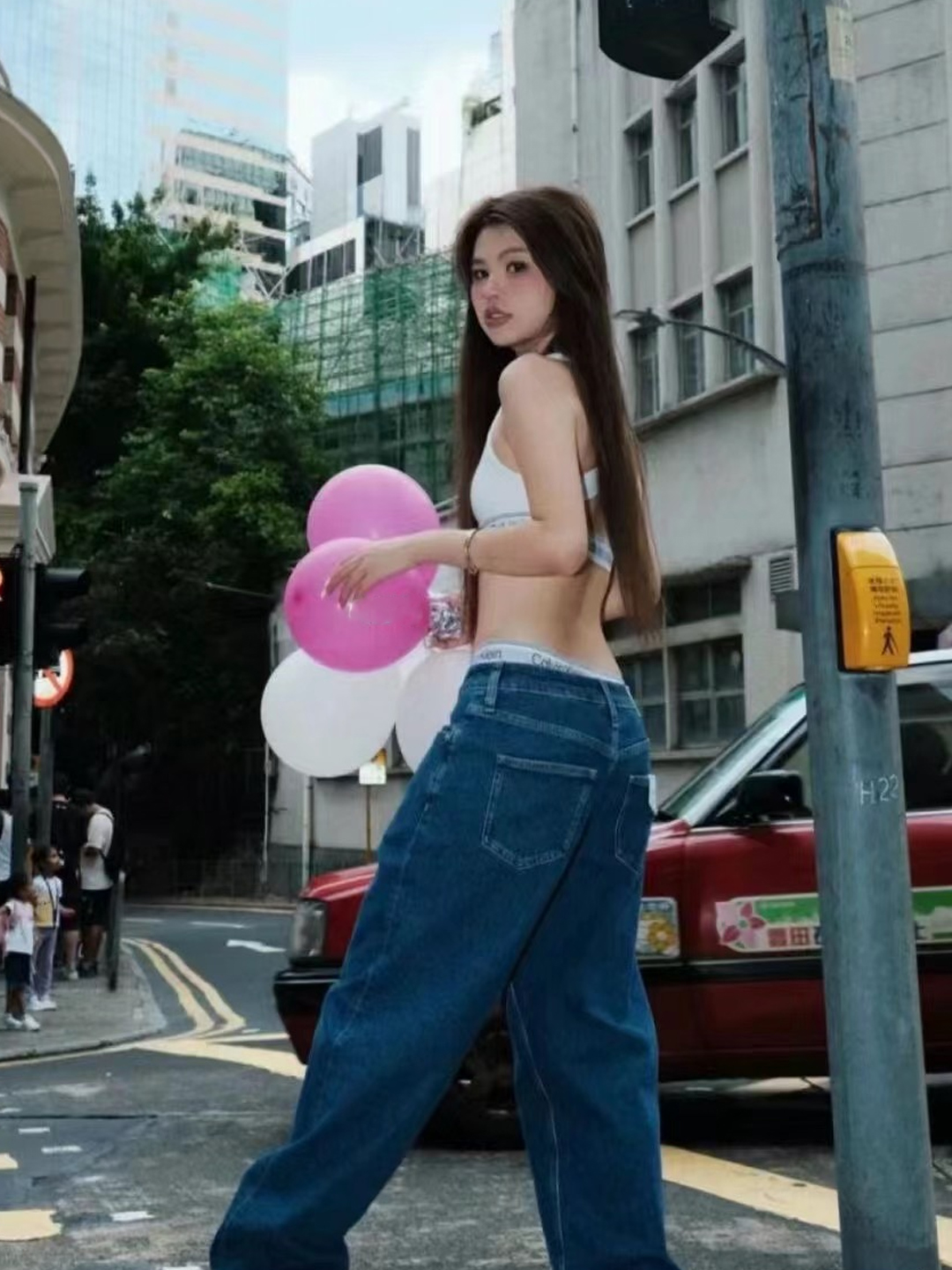 打破美丽羞耻症时尚街拍_街拍小区阳台晾内衣_成都太古里性感穿搭