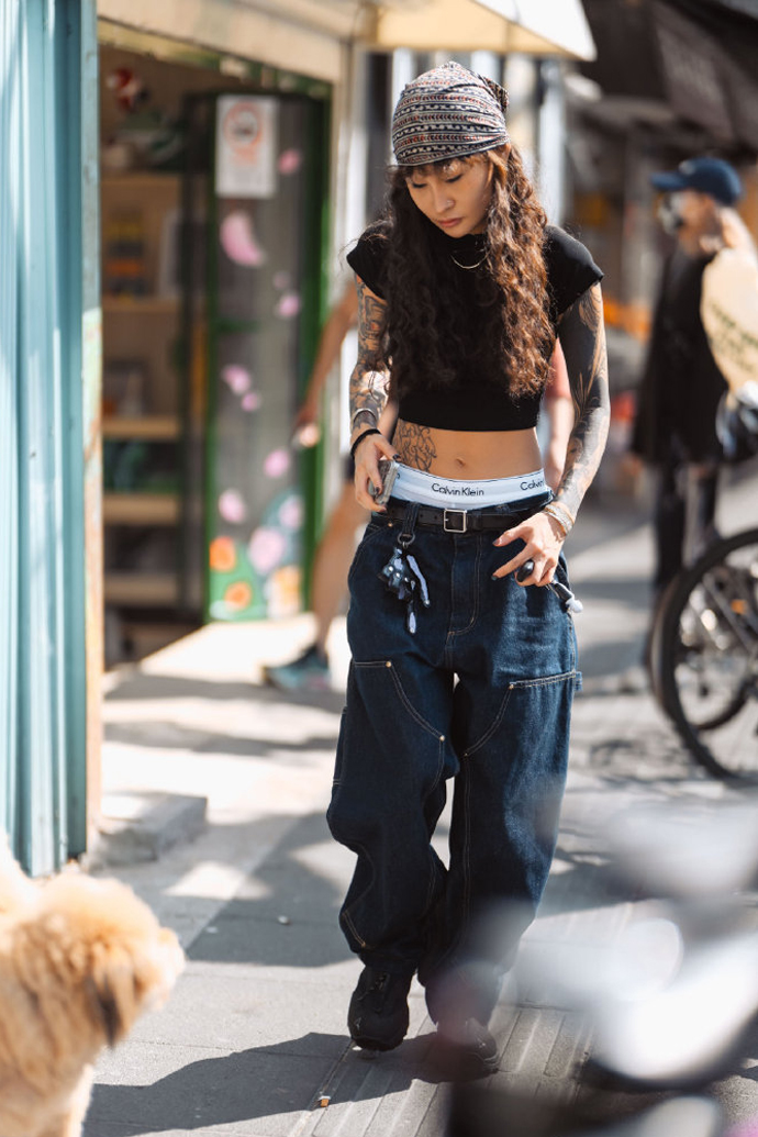 成都太古里性感穿搭_打破美丽羞耻症时尚街拍_街拍小区阳台晾内衣