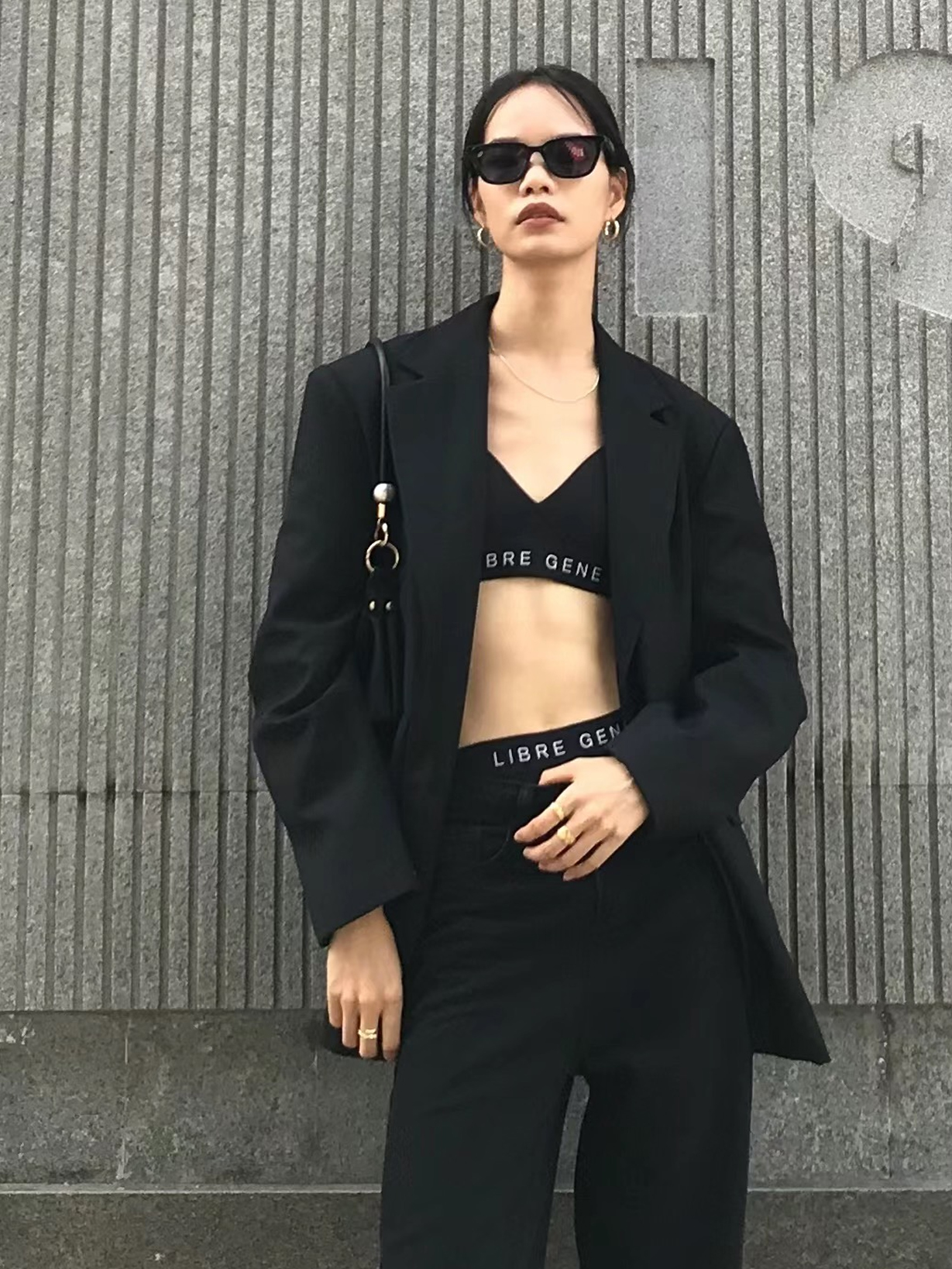 打破美丽羞耻症时尚街拍_成都太古里性感穿搭_街拍小区阳台晾内衣