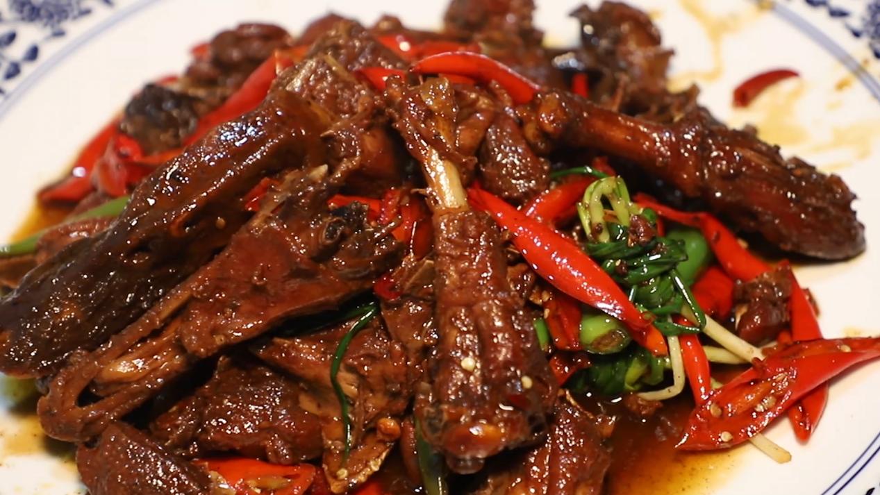 味道湖南|20道怀化名菜角逐省级道地名菜(图2) 琥珀腊肉麻阳鹅洪江血粑鸭_怀化20道名菜_湖南湘西小吃