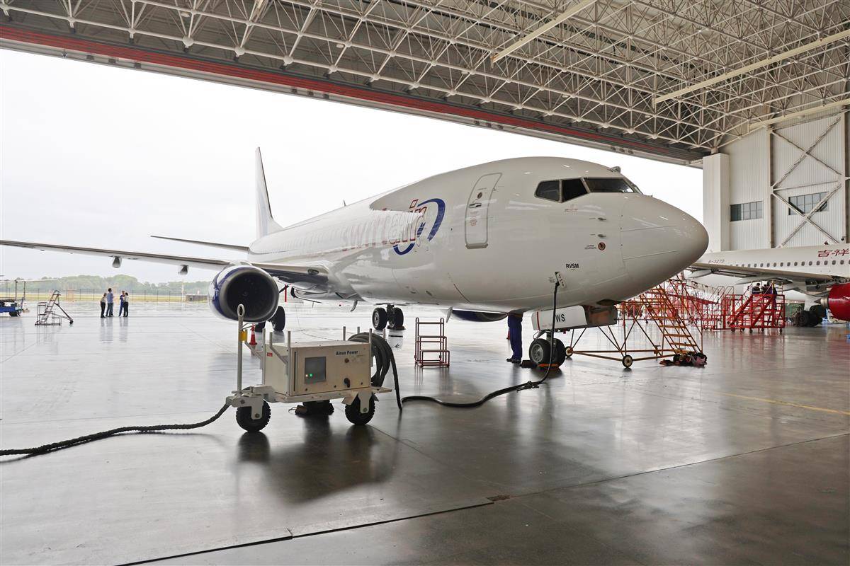 美国一波音飞机在宜昌改装后交付出境 通过保税维修节省成本900余万元(图2) 飞机维修公司_波音737-800客改货维修_贝迪克凌云飞机维修