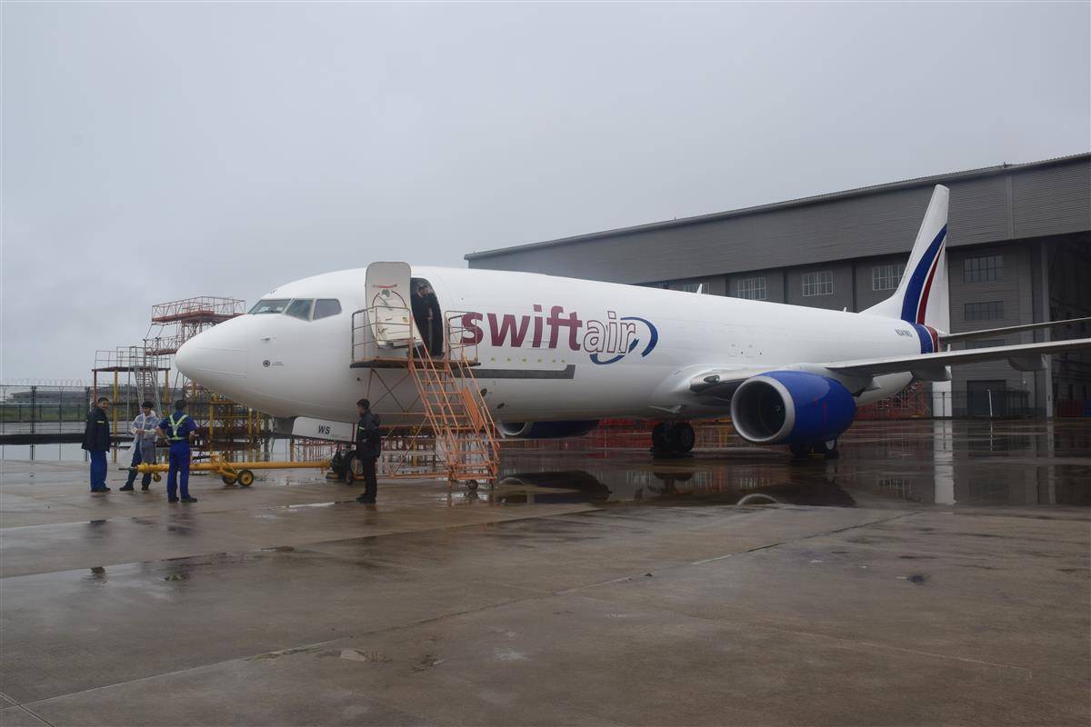 美国一波音飞机在宜昌改装后交付出境 通过保税维修节省成本900余万元(图3) 飞机维修公司_贝迪克凌云飞机维修_波音737-800客改货维修