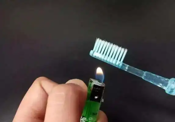 旧牙刷别扔,简单一烤,家里的清洁难题全搞定(图2) 旧牙刷妙用_烧烤刷子用牙刷_清洁杯子水龙头厨房