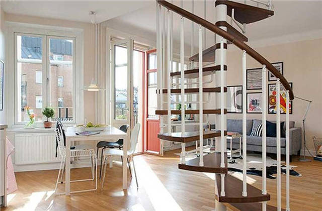 跃层小户型装修设计_跃层户型装修效果图_中空客厅采光通风效果