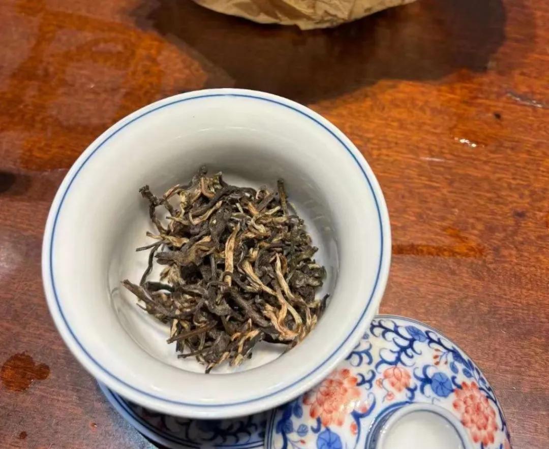 茶艺师打死不告诉你的27个茶叶冷知识!(图2) 有关茶叶知识_喝茶冷知识_普洱生茶放多久变熟茶