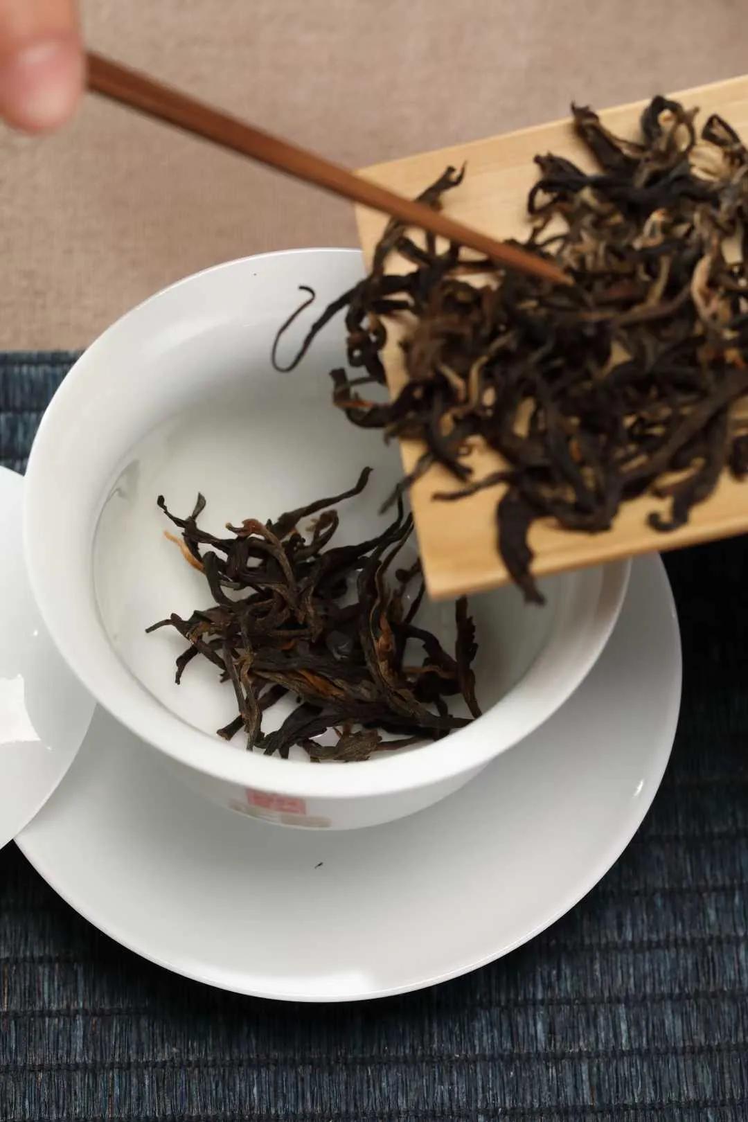 茶艺师打死不告诉你的27个茶叶冷知识!(图7) 普洱生茶放多久变熟茶_有关茶叶知识_喝茶冷知识