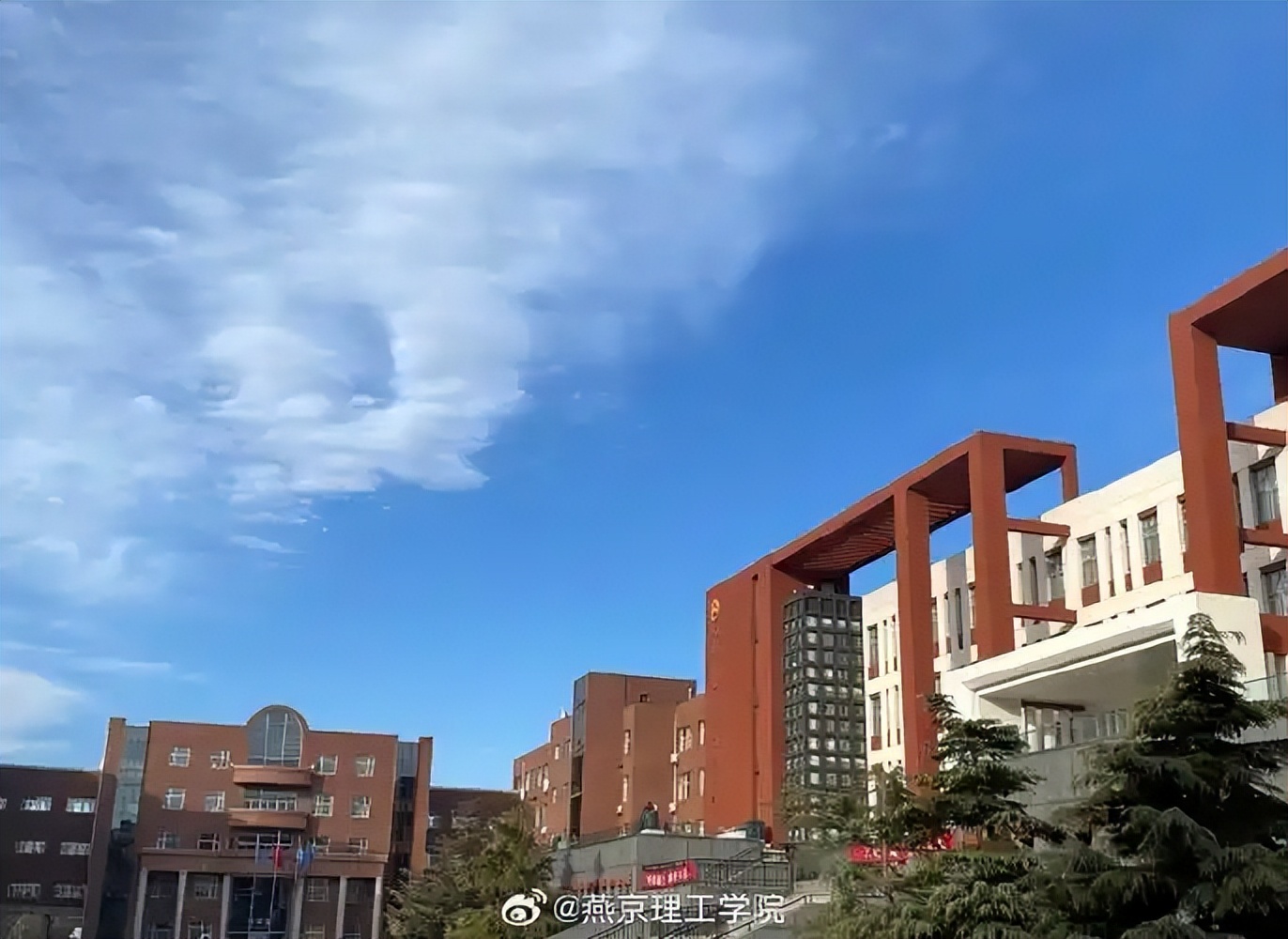 廊坊市理工类院校录取分数_河北物理类录取数据对比_燕郊华北科技学院学费