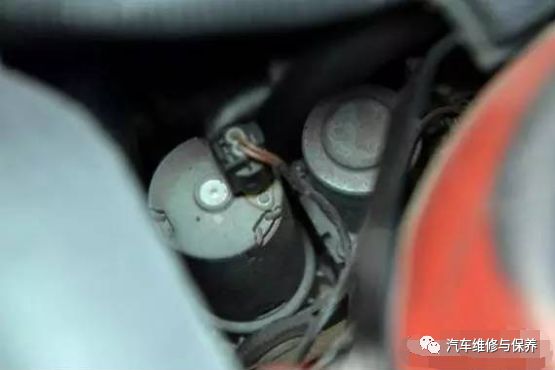 「注意」汽车空调暖风不热什么原因 谈汽车空调的那些事(图5) 汽车空调暖风不热_冷却系统缺冷却液_汽车水箱盖更换