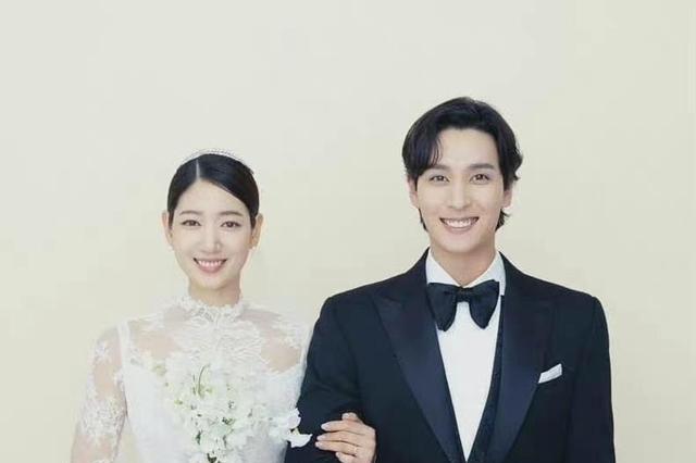 朴信惠结婚了,她主演的这几部高分剧,你从哪一部开始喜欢她的?(图1) 朴信惠原来是美男啊 崔泰俊婚礼 李敏镐继承者们 神经外科医生刘慧敏 李钟硕匹诺曹_朴信惠龙俊亨怎么认识