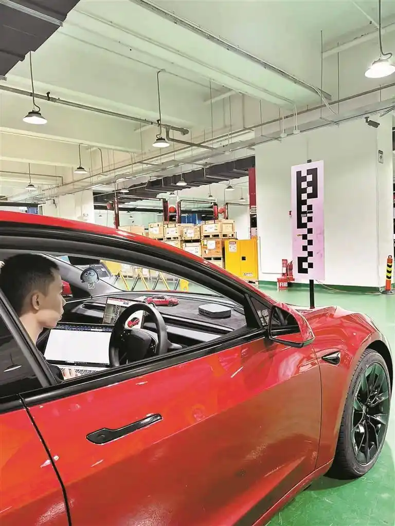 月薪过万难招一名汽修工 新能源车4S店四处网罗“三电”熟手师傅(图2) 修车师傅一般工资多少_新能源汽车维修难_深圳新能源车维修师傅短缺