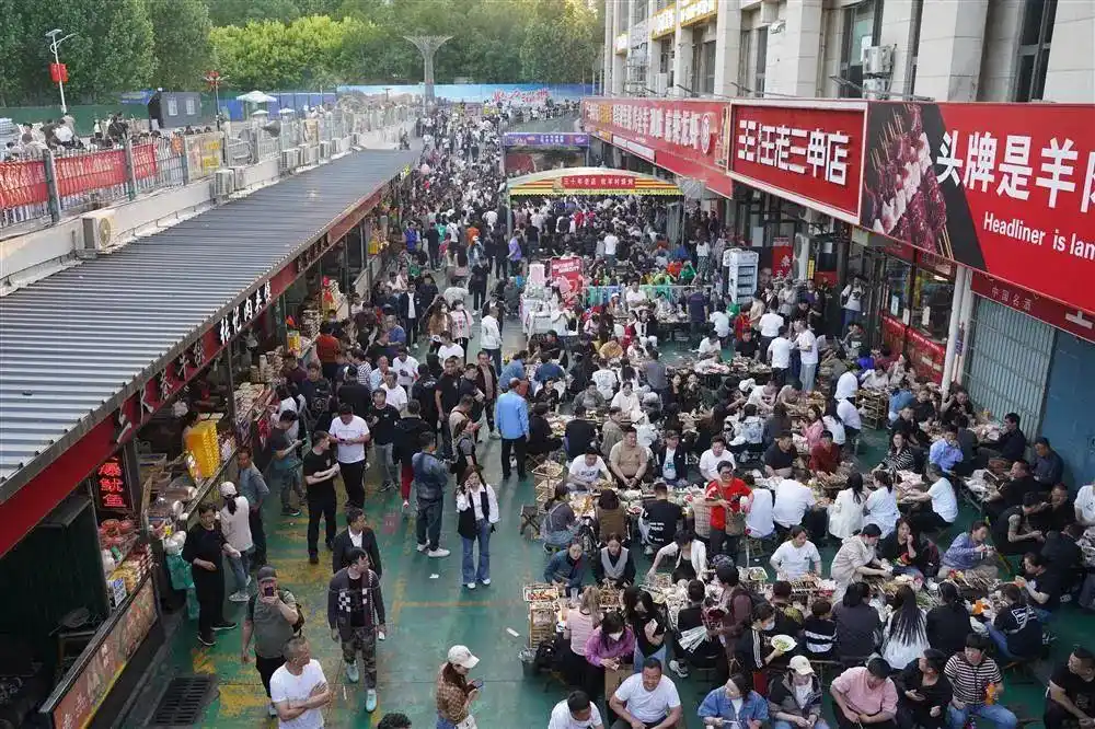 淄博烧烤的“滤镜”(图1) 烧烤小店_淄博烧烤降温趋势_淄博烧烤热度下降