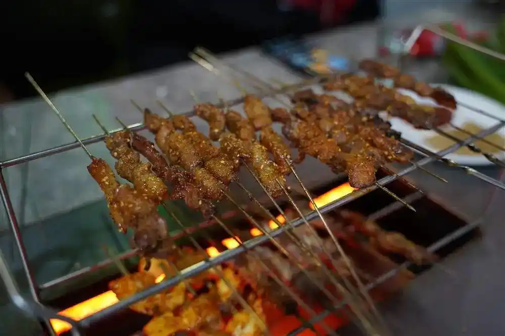 淄博烧烤的“滤镜”(图11) 烧烤小店_淄博烧烤降温趋势_淄博烧烤热度下降