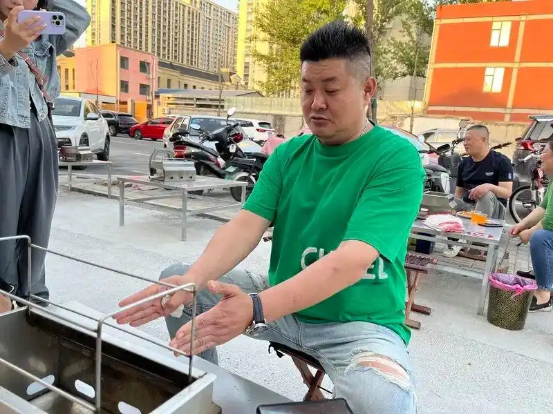 淄博烧烤的“滤镜”(图7) 烧烤小店_淄博烧烤降温趋势_淄博烧烤热度下降