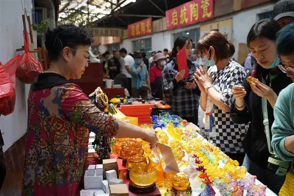 淄博烧烤的“滤镜”(图10) 淄博烧烤降温趋势_淄博烧烤热度下降_烧烤小店