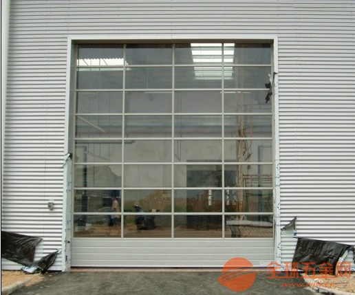 1.门板的铝合金框架开有窗格,在窗格内镶嵌透光而不透明的PC板,强度足以保证(图3) 供应杭州宝利德汽车4S店车库门