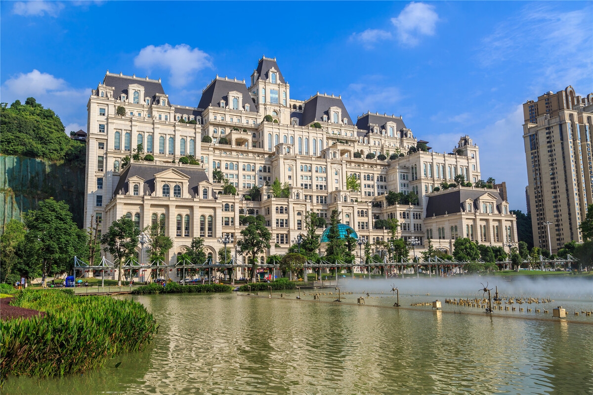 中国千奇百怪建筑排名_最丑建筑盘点_玻璃钢房子图片