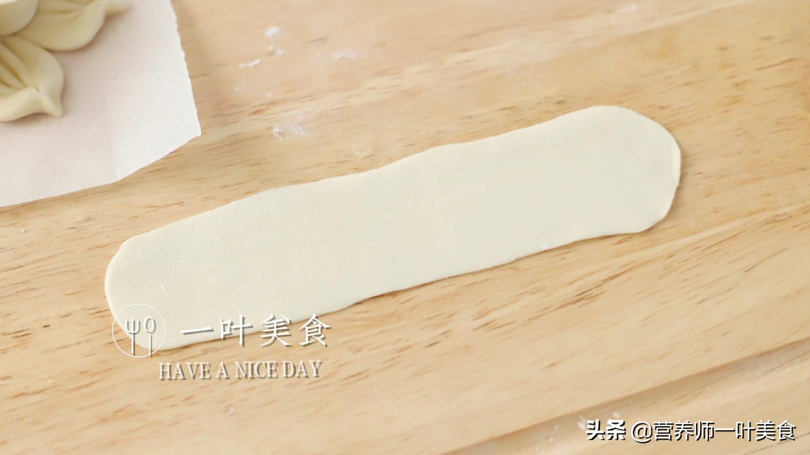 年夜饭花样面食,枣花馍寓意好,做法简单,松软光滑白净红枣馒头(图14) 枣山馍寓意象征_花样面食做法_枣花馍红枣馒头制作方法