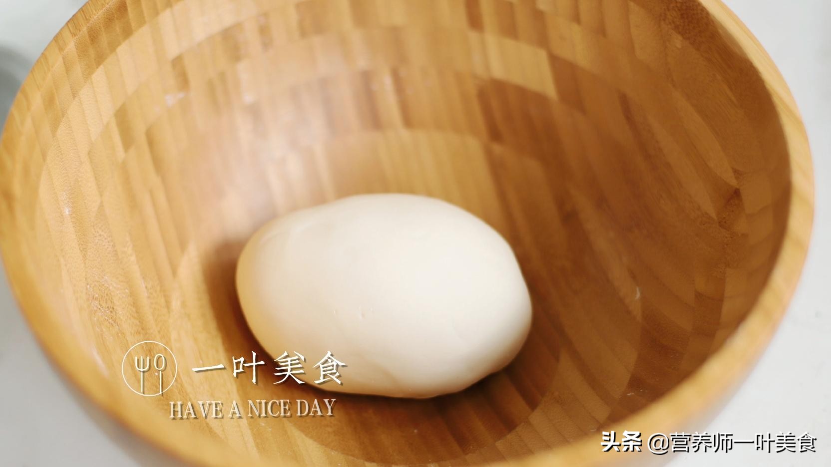 年夜饭花样面食,枣花馍寓意好,做法简单,松软光滑白净红枣馒头(图5) 花样面食做法_枣花馍红枣馒头制作方法_枣山馍寓意象征