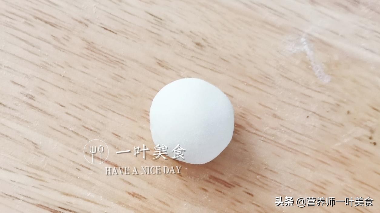 年夜饭花样面食,枣花馍寓意好,做法简单,松软光滑白净红枣馒头(图6) 花样面食做法_枣山馍寓意象征_枣花馍红枣馒头制作方法