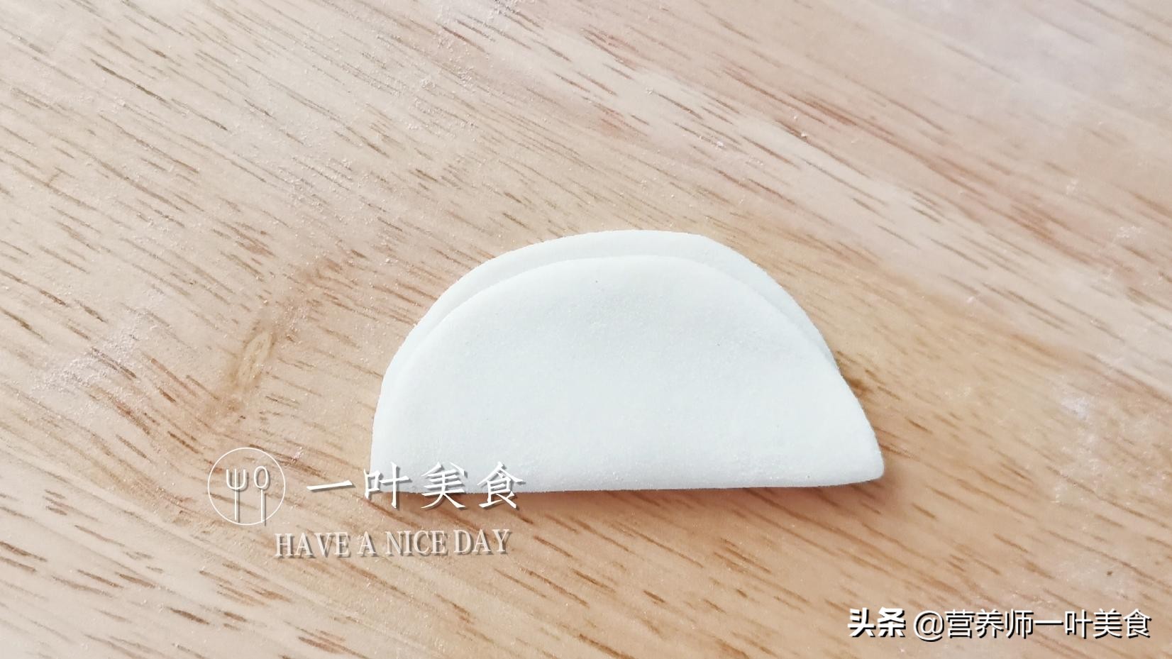 年夜饭花样面食,枣花馍寓意好,做法简单,松软光滑白净红枣馒头(图7) 枣花馍红枣馒头制作方法_花样面食做法_枣山馍寓意象征