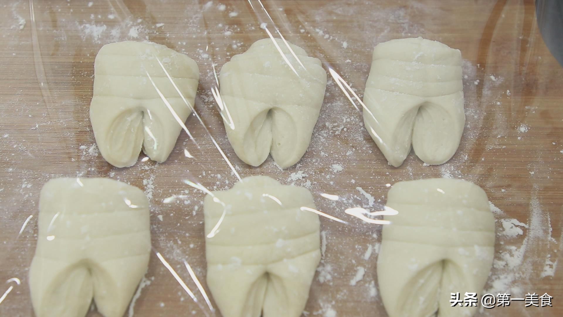 面点师教你做卡通形状包子,掌握这些技巧,花式包子随便在家做(图12) 儿童馒头创意形状_小猪蹄包做法_花样面食做法