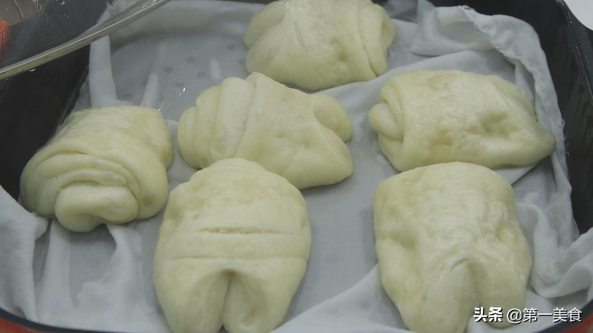 面点师教你做卡通形状包子,掌握这些技巧,花式包子随便在家做(图15) 花样面食做法_小猪蹄包做法_儿童馒头创意形状