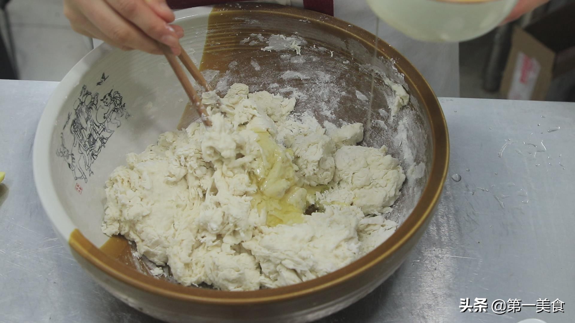 面点师教你做卡通形状包子,掌握这些技巧,花式包子随便在家做(图3) 小猪蹄包做法_儿童馒头创意形状_花样面食做法