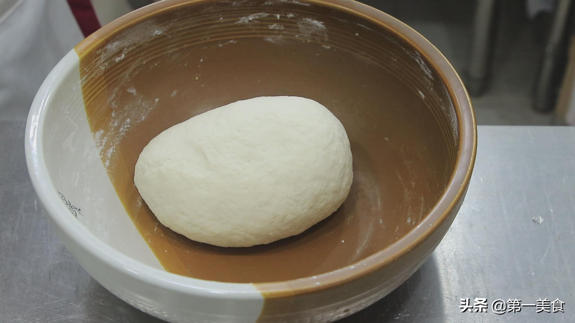 面点师教你做卡通形状包子,掌握这些技巧,花式包子随便在家做(图4) 儿童馒头创意形状_小猪蹄包做法_花样面食做法