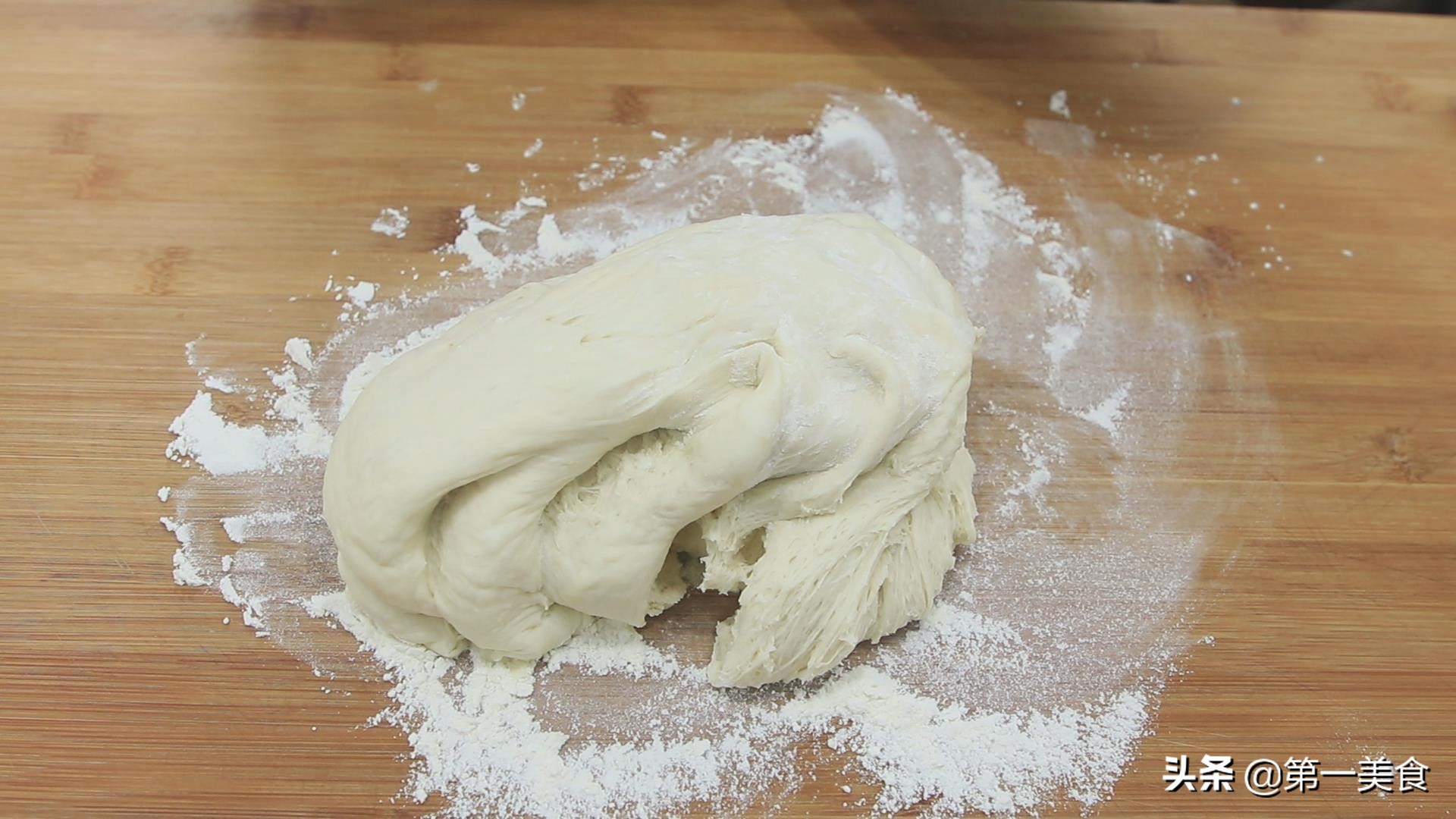 面点师教你做卡通形状包子,掌握这些技巧,花式包子随便在家做(图5) 花样面食做法_小猪蹄包做法_儿童馒头创意形状