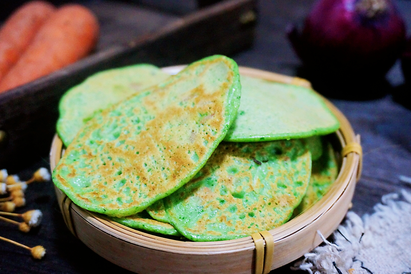 5道面食的做法,好吃好做,换着花样吃,北方人尤其爱(图8) 花样面食做法_饺子皮饼葱花饼制作方法_发面饼做法