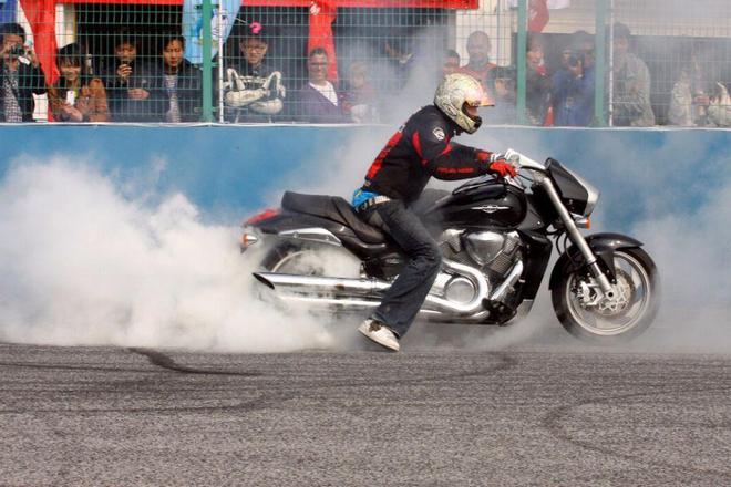 轿车翘头的原因_小踏板摩托车翘头技巧_摩托车龙抬头入门教程