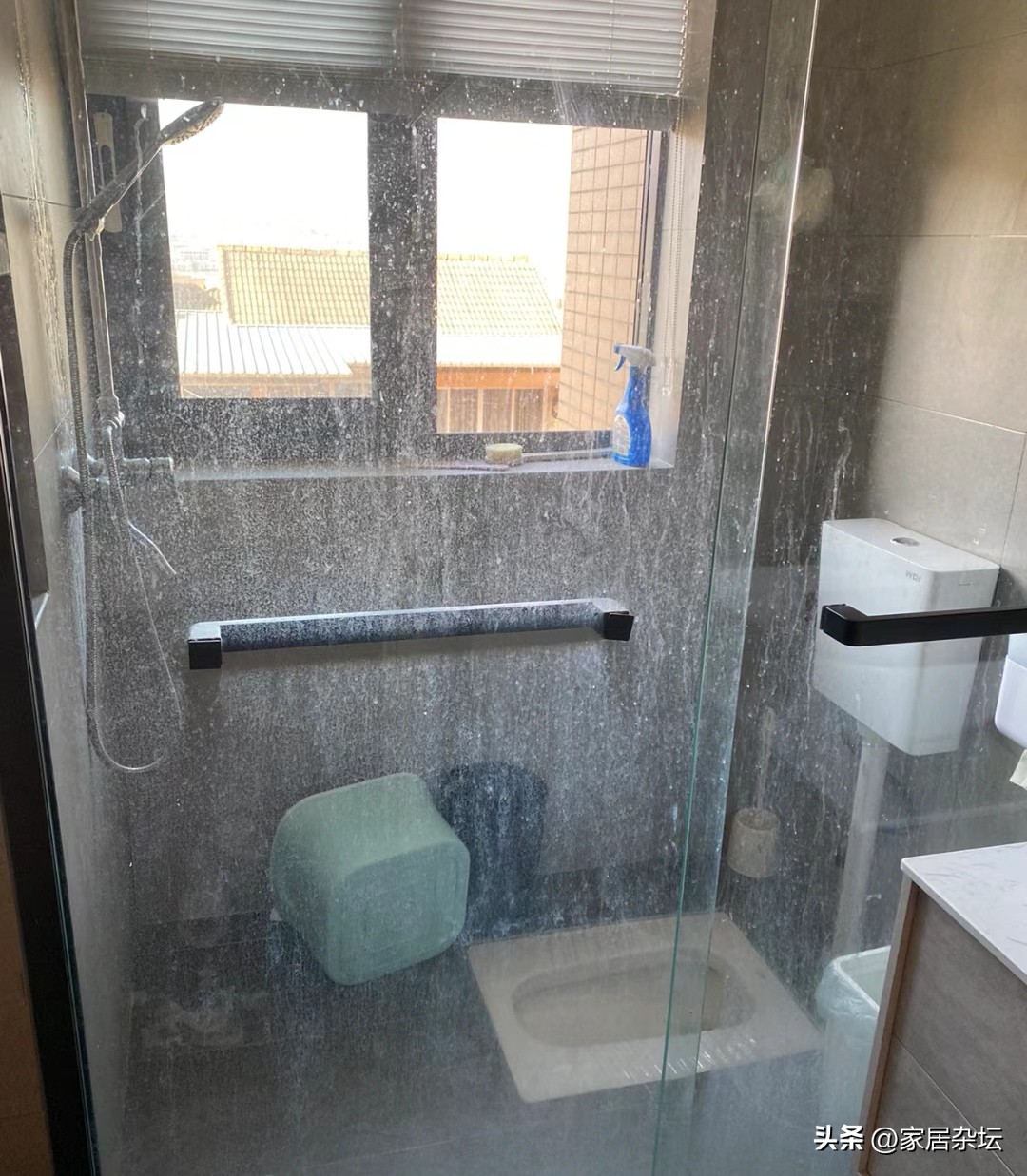 卫生间装修,建议一定做好这7点!家务量“不止减半”还耐用(图20) 卫生间装修减少家务量_卫生间瓷砖用美缝吗_浴室柜吊装设计