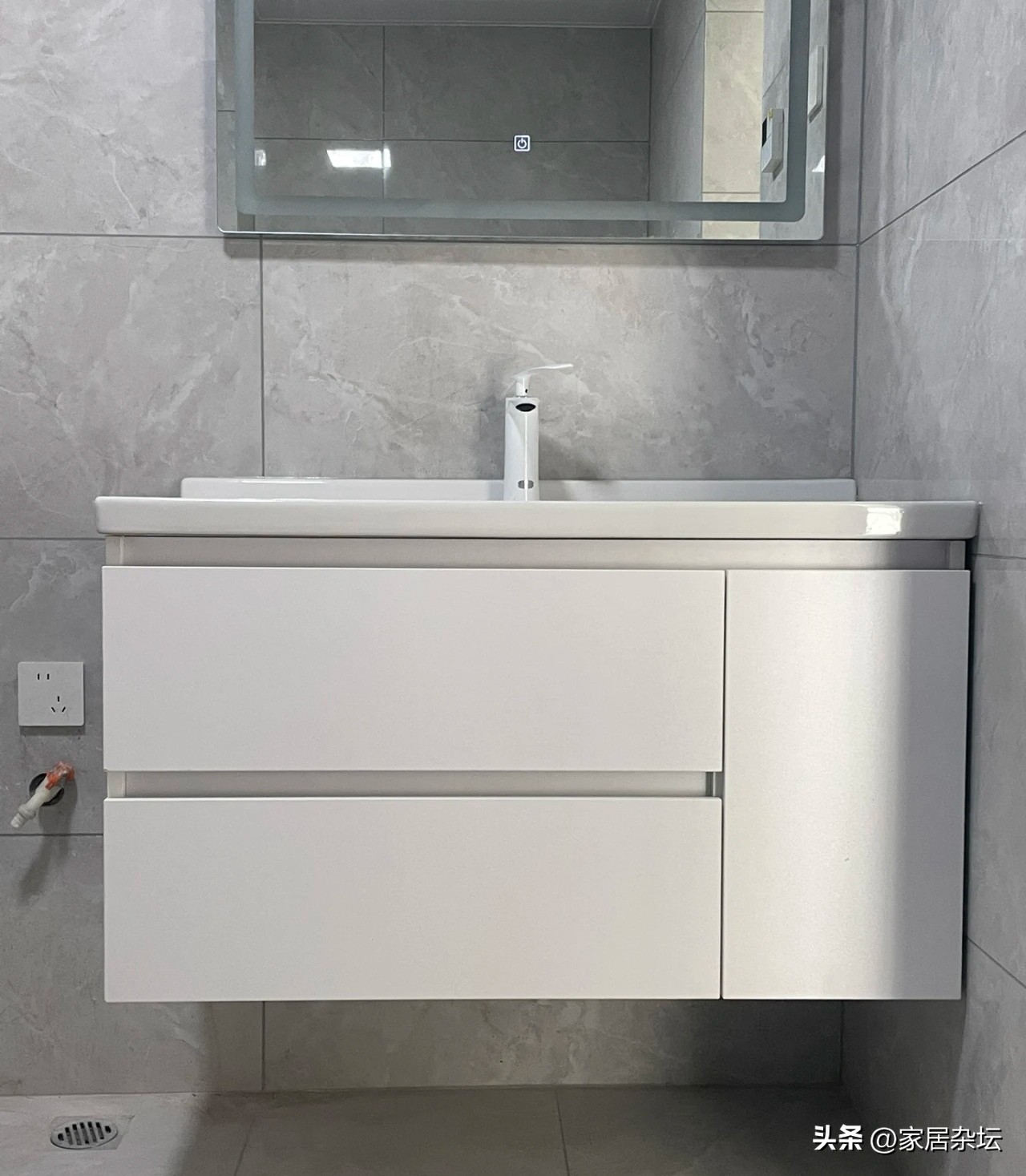 卫生间装修,建议一定做好这7点!家务量“不止减半”还耐用(图7) 浴室柜吊装设计_卫生间装修减少家务量_卫生间瓷砖用美缝吗