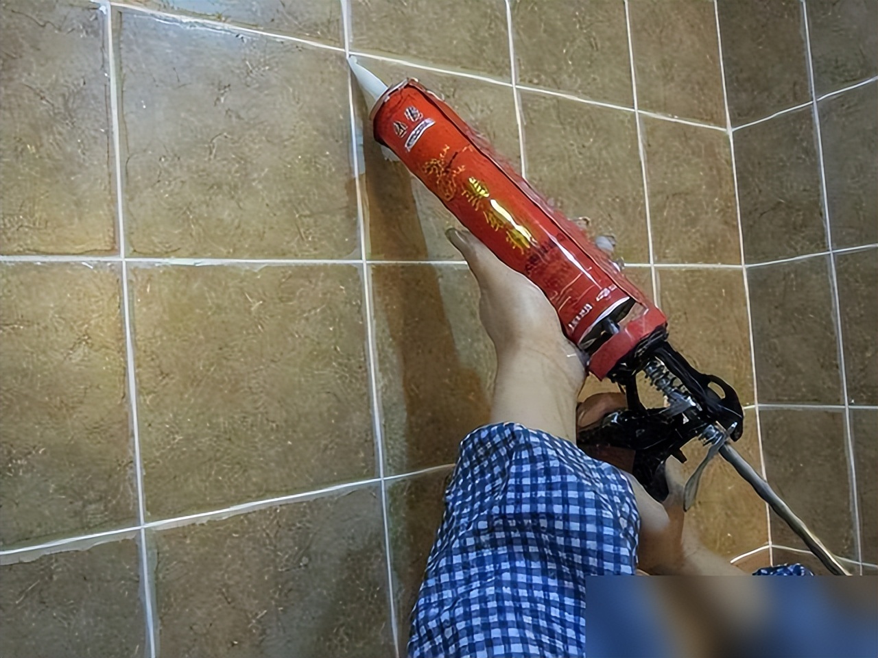 瓷砖美缝施工_卫生间瓷砖用美缝吗_美缝剂选择技巧