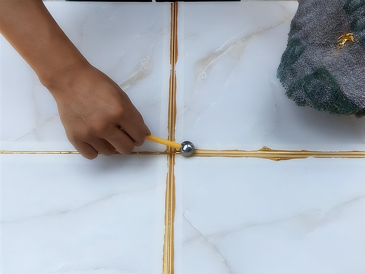 瓷砖美缝施工_美缝剂选择技巧_卫生间瓷砖用美缝吗