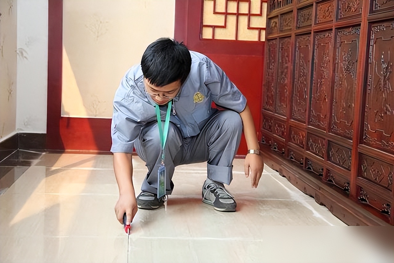 瓷砖美缝施工_美缝剂选择技巧_卫生间瓷砖用美缝吗