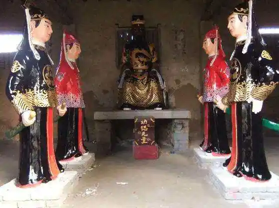 民间传说中,包青天如何能夜游阴曹办案?原来他有这个宝贝(图2) 包拯青天夜断阴案_包公怎么得到游仙枕_包拯额头月牙阴间通行证