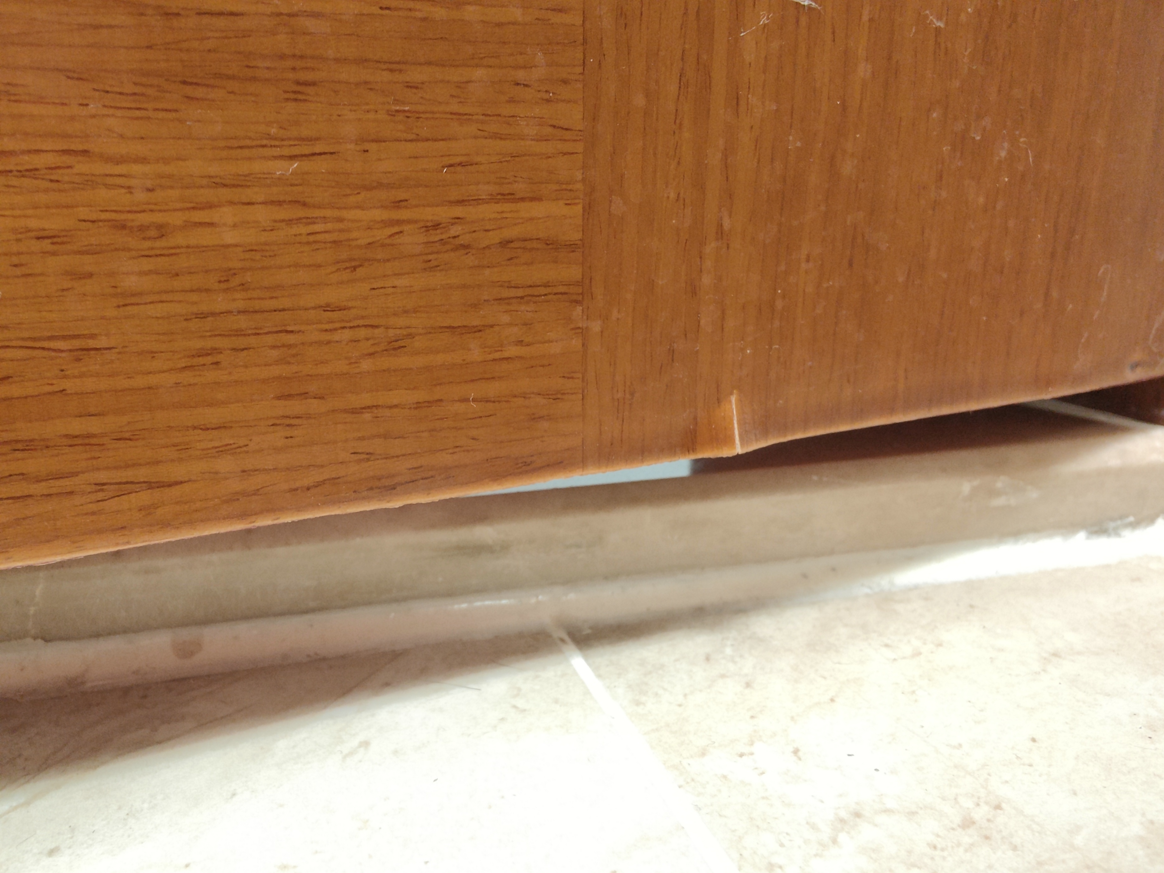 鹅卵石地砖卡头发清理难_卫生间瓷砖用美缝吗_卫生间哑光砖水垢问题